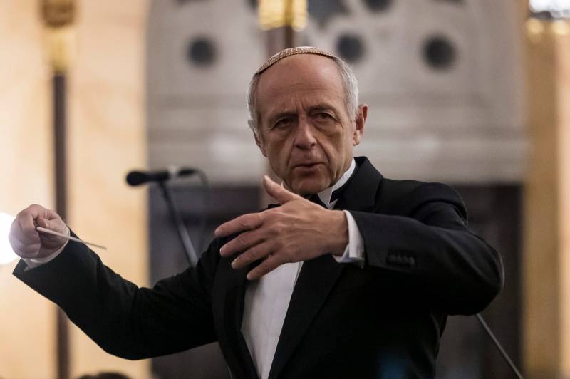 Fischer Iván a Dohány utcai zsinagógában / Fotó: Purger Tamás